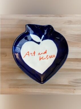Anthropologie Hotel Magique Trinket Dish Art and Kisses Tresors Heart Blue Apple